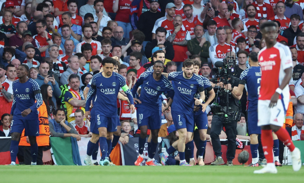 贺希宁：新帅凯利的篮球理念很先进，今晚战青岛先要做好防守（贺希宁：新帅凯利理念前卫，今晚迎战青岛防守优先）