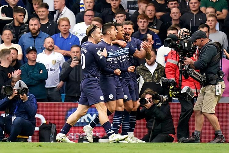 英超战报：利物浦2-1逆转热刺,（英超快讯：利物浦2-1逆转击败热刺）