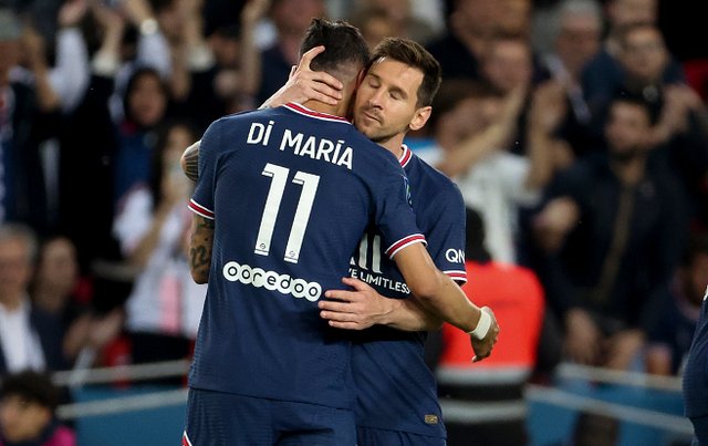 手感爆棚！李弘权半场8中7贡献18分，三分5投4中（状态神勇！李弘权半场8投7中砍下18分，三分5投4中）