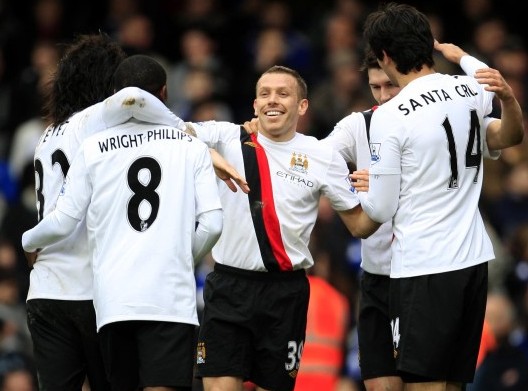 利物浦发角球期间 萨拉赫和亨德森聊了很久